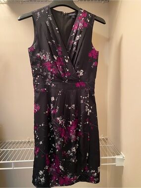 Banana Republic Sleeveless Black Floral Lined Dress with Magenta Accents Size 2
